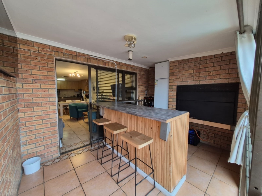 3 Bedroom Property for Sale in Sonstraal Heights Western Cape